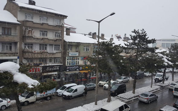Bitlis'te korkunç ölüm! Çatıdan düşen kar kütlesinin altında kaldı