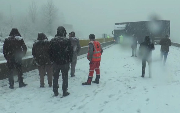 İki TIR makasladı! Ankara-İstanbul kara yolu trafiğe kapandı