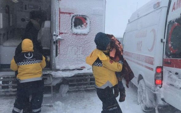 Kahramanmaraş'ta mahsur kalan aile donmak üzereyken kurtardı