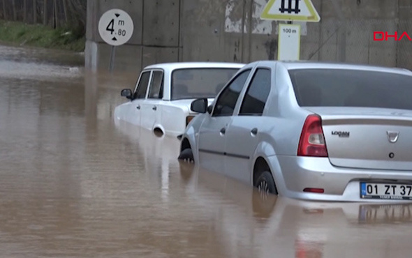 Adana'da sağanak su baskınlarına yol açtı