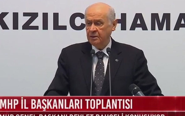 Devlet Bahçeli prompter'a yanlış konuşmanın yansıtılmasına sinirlendi