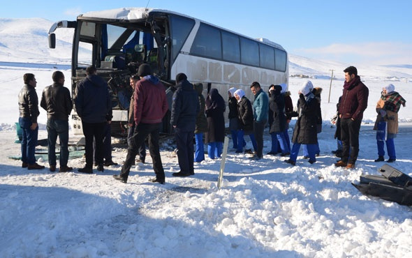 Konya’da işçi otobüsü tıra çarptı: 5 yaralı