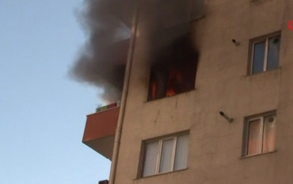 Beylikdüzü’nde 11 katlı bir apartmanın 5. katında yangın 