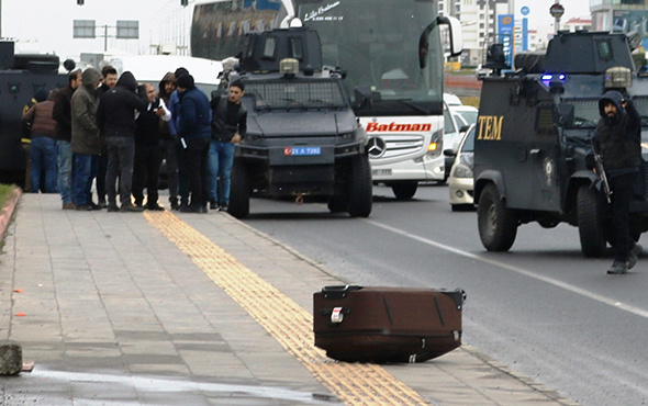 Muavinin dikkatsizliği bomba paniğine neden oldu!