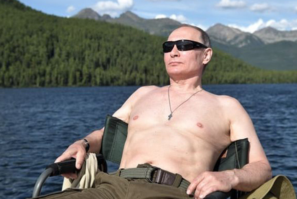 Putin buz gibi suya girdi