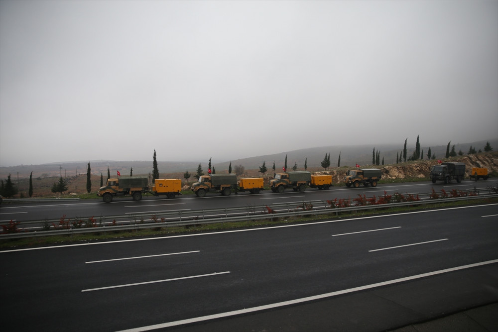 Türk bayraklı mühimmat konvoyu! Suriye sınırına giderken görüntülendi
