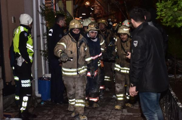 İstanbul'da bina çöktü: Ölü ve yaralılar var!