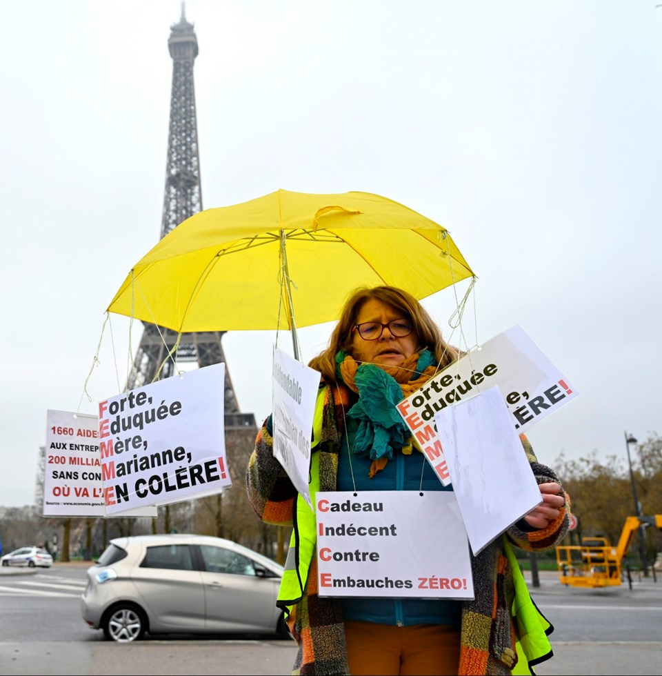 Fransa'da 'sarı yelekli' kadınlar sokaklarda