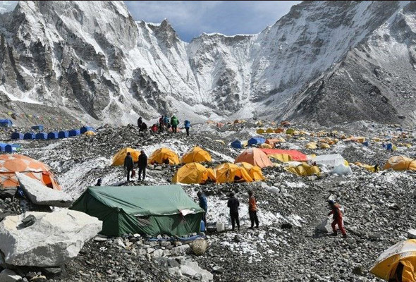 Everest'i çöp bastı Çin harekete geçti bundan sonra 300 kişi ziyaret edecek