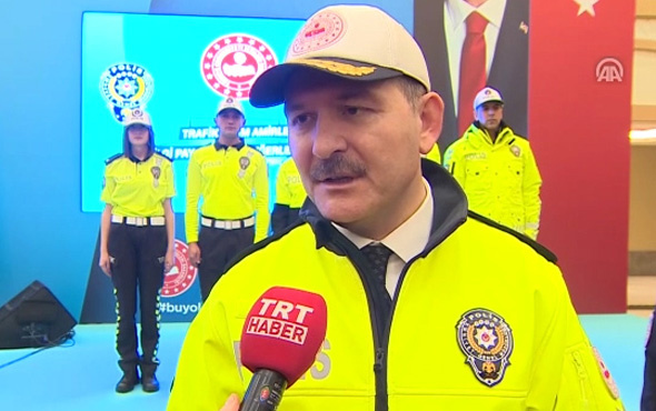 Bakan Soylu yeni trafik polisi üniformasını tanıttı