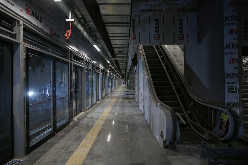  Kabataş-Mahmutbey metrosuna ilk araç indirildi