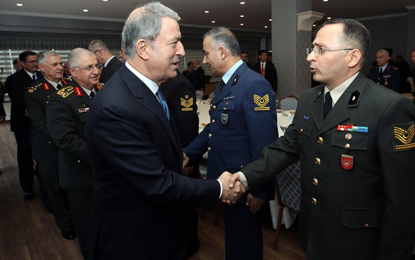 Hulusi Akar emekli astsubaylara müjdeyi verdi