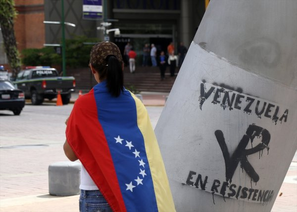 Venezuala'da iç savaşın ayak sesleri! Seçim olmazsa...