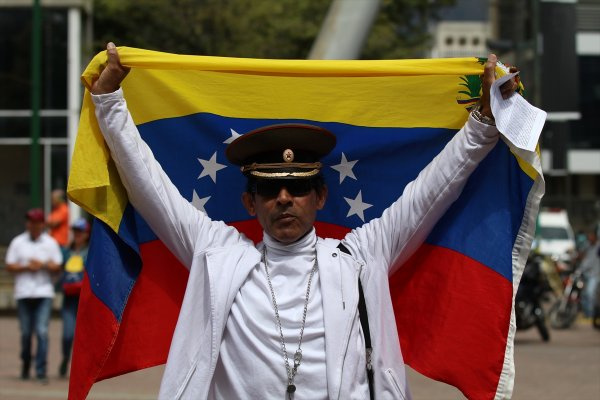 Venezuala'da iç savaşın ayak sesleri! Seçim olmazsa...