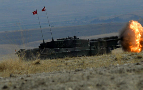 YPG mevzileri vuruldu ÖSO YPG çatışmasında TSK'dan obüs atışı 