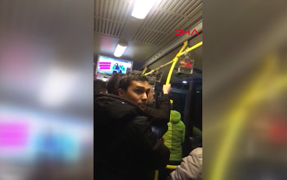 Metrobüs durağında iki takım taraftarı birbirine girdi