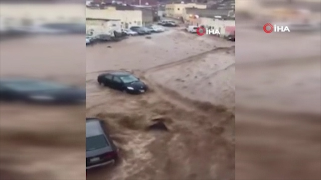 Medine'yi sel vurdu! Kutsal topraklar su altında kaldı