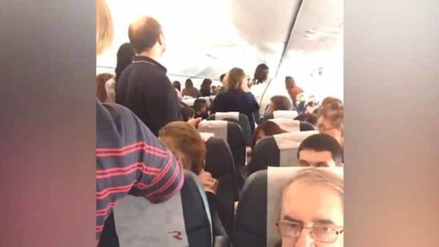 Antalya uçağında korku dolu anlar! Pilot acil iniş yapmak zorunda kaldı!