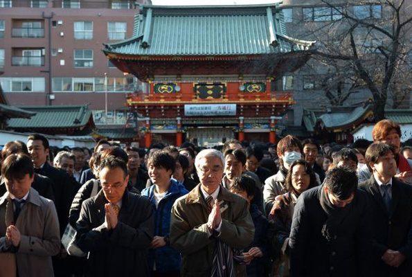 Japonlar yeni yılda bereket duasına çıktı