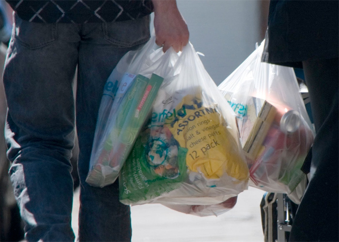 Eczacılardan ücretli plastik poşet kararı için yeni düzenleme isteği