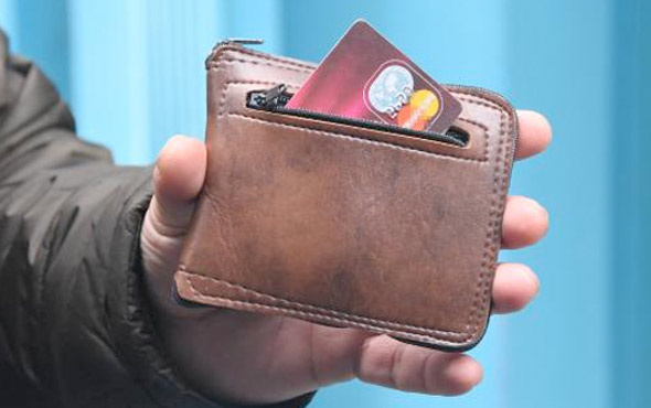 Paralı poşete çözüm! Hem cüzdan hem poşet olarak kullanılıyor