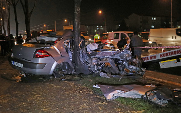 Bursa'da otomobil ağaca çarptı: 2 yaralı