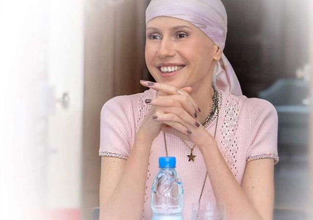 Kanser olan Esma Esad'ın son haline bakın başörtü takıp...