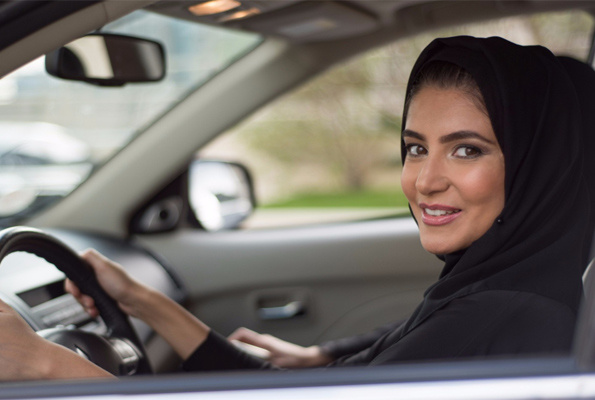 Suudi Arabistan’da kadınlar boşandıklarını mesajla öğrenebilecek