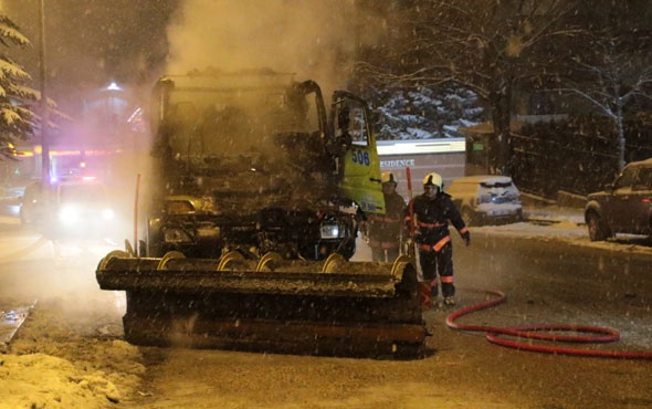 Kar küreme aracı bir anda alev aldı! Saniyeler içinde kurtuldu