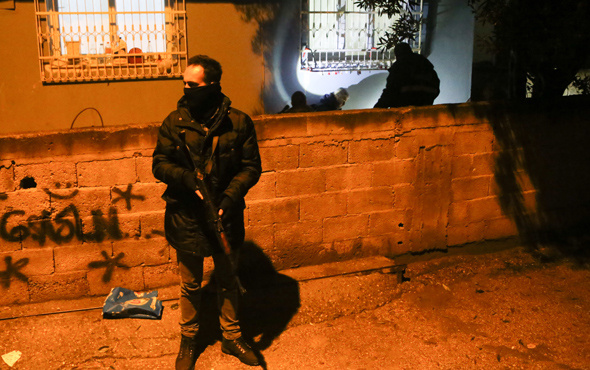 Adana'da bahçeye atılan ses bombası paniğe yol açtı