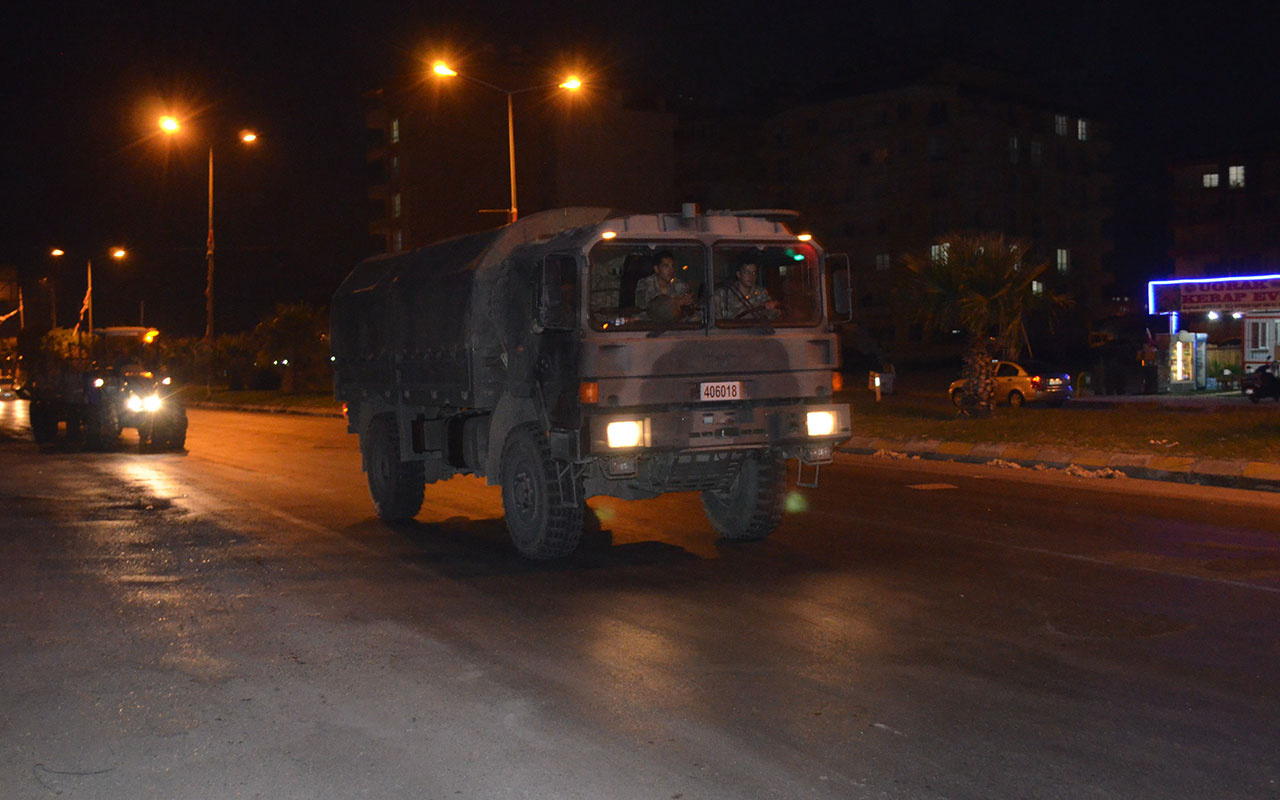 Sınırda hareketli dakikalar! 30'un üzerinde zırhlı araç gönderildi