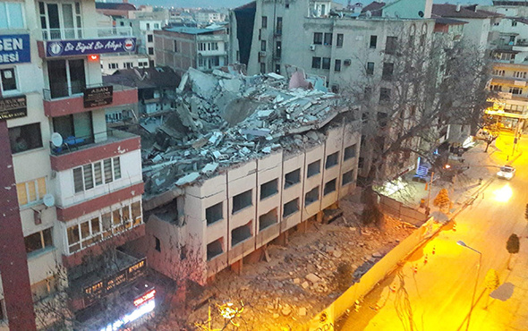 Denizli'de bina çöktü: Ortalık savaş alanına döndü!