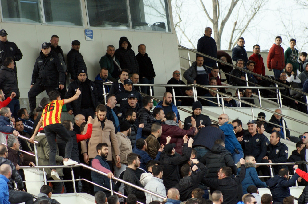 Amatör maçta kavga çıktı, 8 futbolcu kırmızı kart gördü