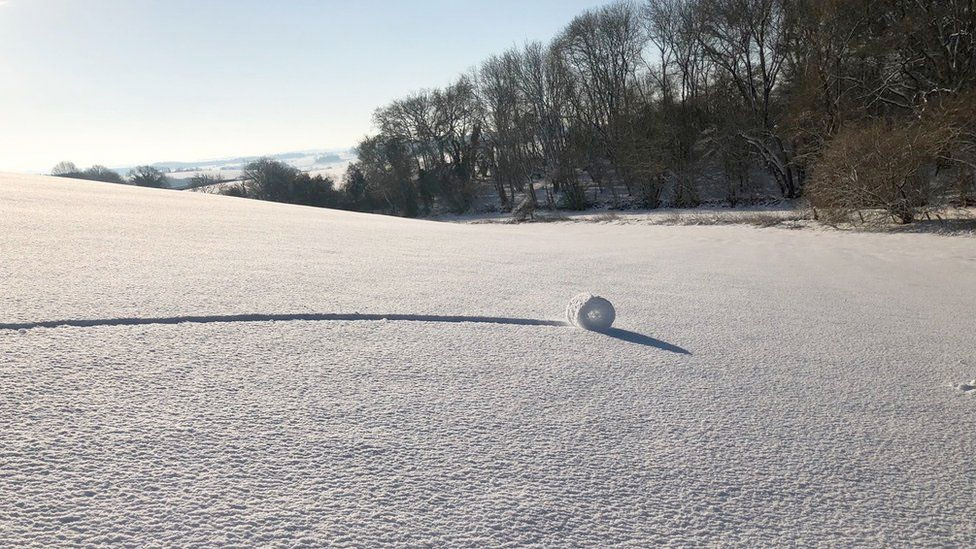 Çok nadir rastlanan kar ruloları İngiltere'de görüntülendi