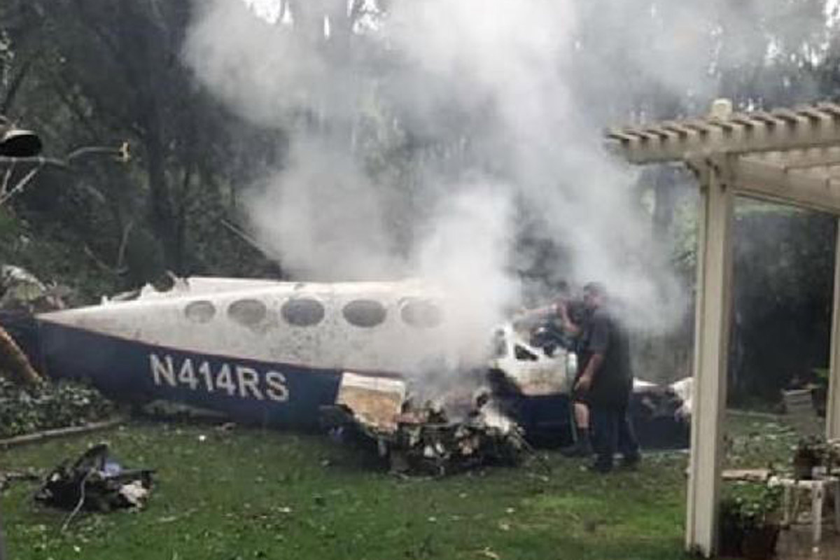 Uçak evlerin üzerine düştü 4 kişi hayatını kaybetti