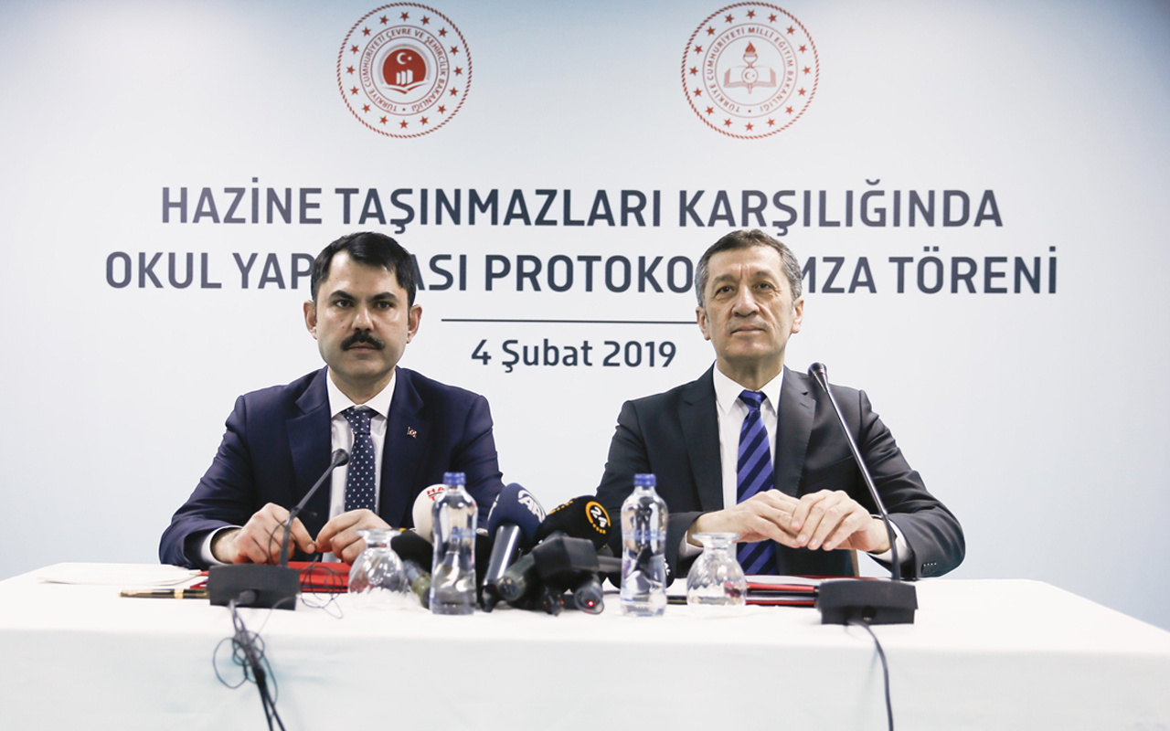 Hazine Taşınmazları Karşılığında Okul Yapılmasına İlişkin Protokol'ün imza töreni