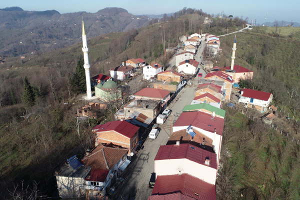 Samsun'da ilginç görüntü bir adımla il değiştiriyorlar