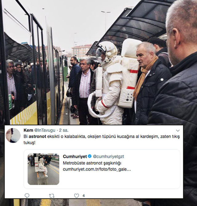 Metrobüsteki astronot sosyal medyayı salladı! Burası özgür bir ülke 