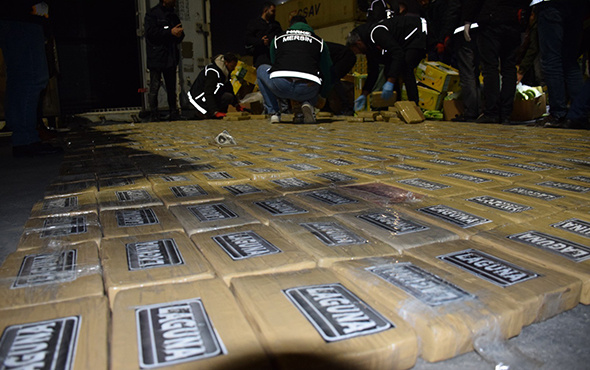 Muz yüklü konteynırda yüzlerce kilo kokain ele geçirildi!