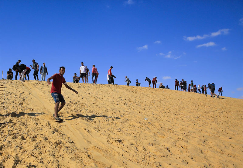 Mısır'da çöl kumunda kayak keyfi herkes bu vadiye koşuyor