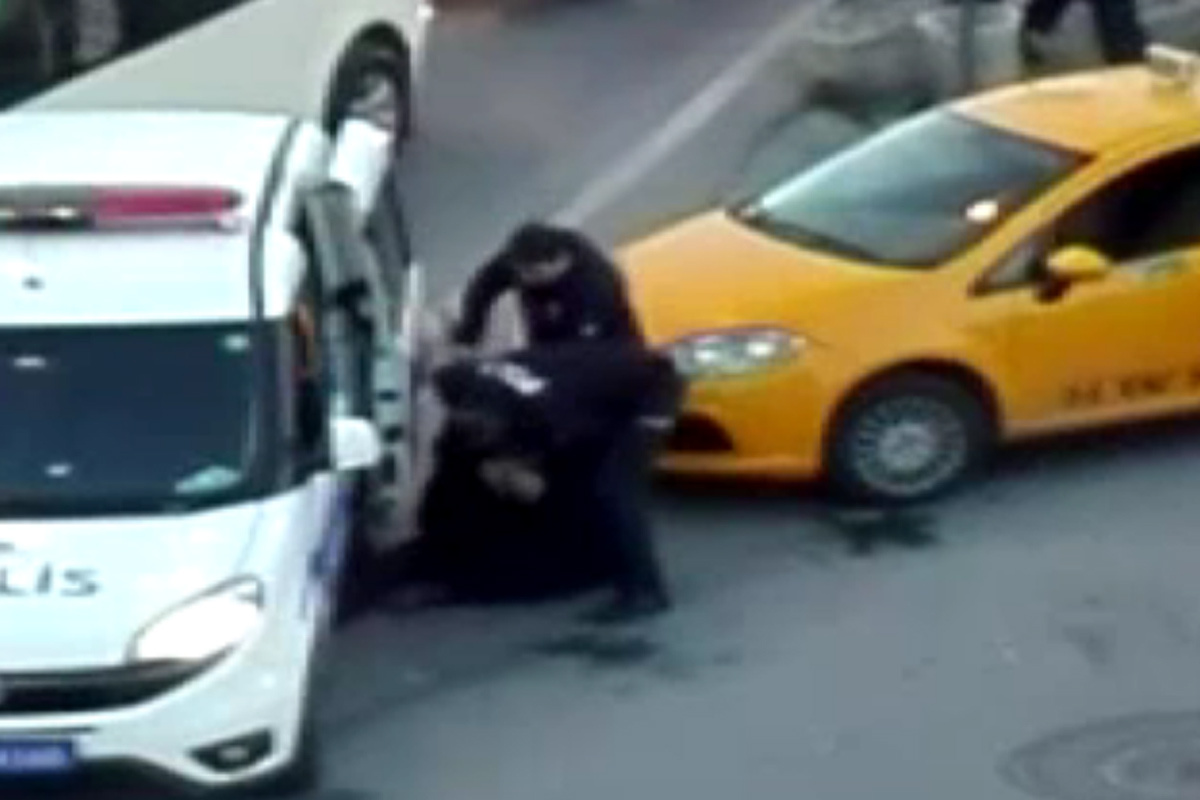 İstanbul'da taksiciyi deli eden müşteri şoför fenalık geçirdi