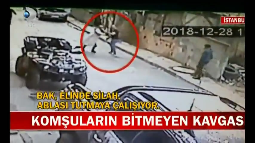 İstanbul'da sokak ortasında birbirine girdiler, silahlar çekildi!