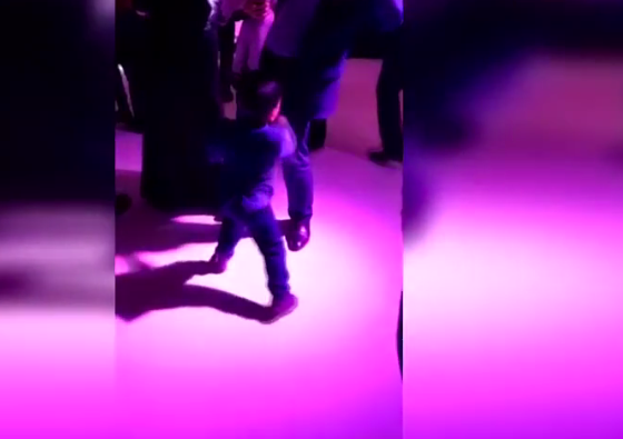 Düğünde dans ettiği kızı bırakmak istemedi kızın babasına bakın ne yaptı