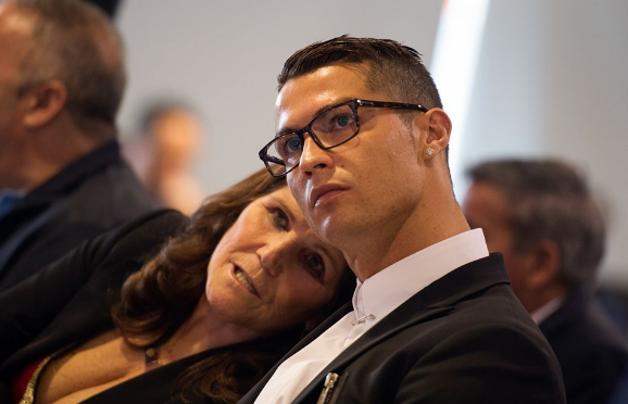 Ronaldo'ya annesinden tecavüz savunması