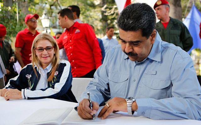 Maduro, ABD halkının imza atmasını istediği bildiriyi yayınladı!