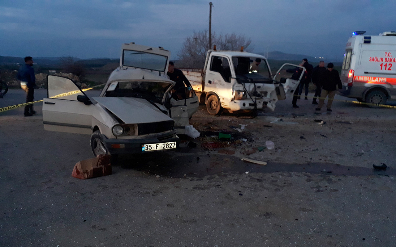 İzmir’de iki araç kafa kafaya çarpıştı: Ölü ve yaralılar var!