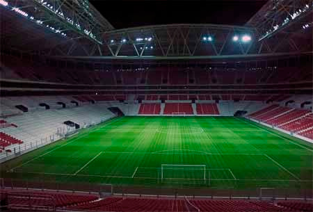 Telekom Arena ışıl ışıl