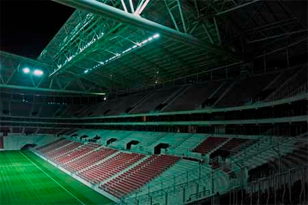 Telekom Arena ışıl ışıl