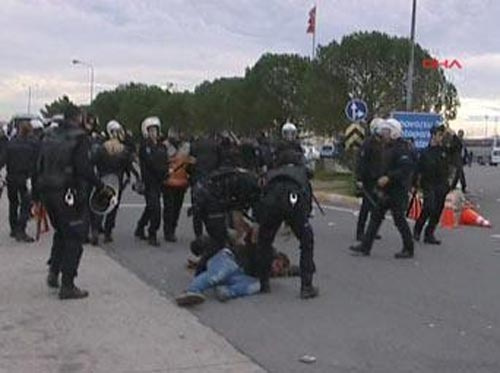 Polis öğrencileri bu hale getirdi