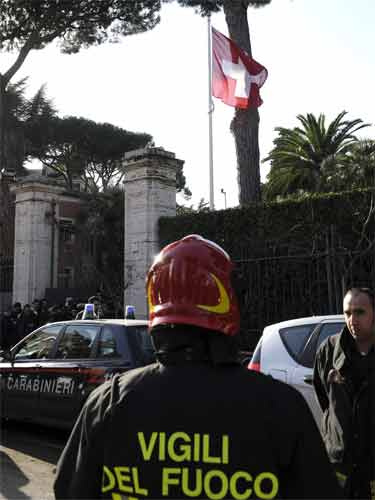 İtalya'da iki ayrı bombalı saldırı